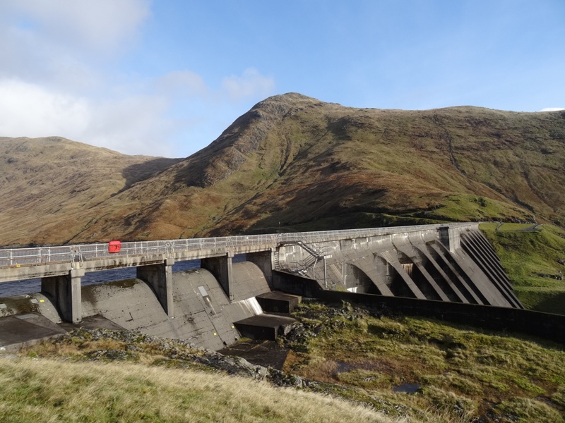 Cruachan_Dam_and_loch