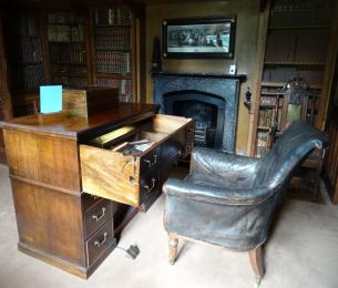 AbbotsfordSirwalterscottsdesk