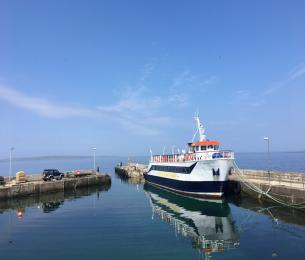 JoG_ferry_in_harbour