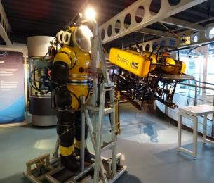 Maritime_Museum_Diving_Suit_and_ROV