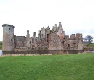 Caerlaverockcollapsedouterwall