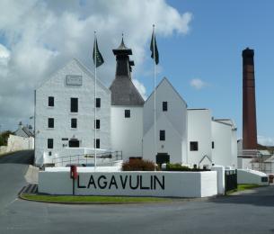 Lagavulin_from_road