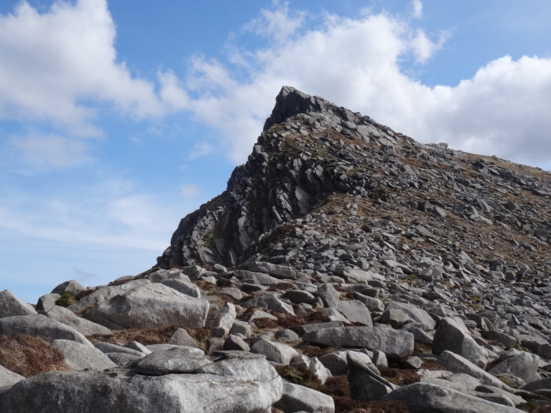 Approach to the angular peak of Cir Mhor