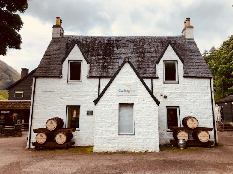 Exterior photo of the oldest part of the Clachaig Inn