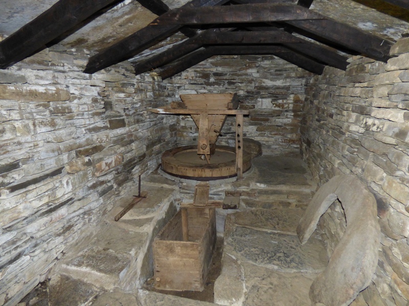 Dounby Click Mill interior with mill stone mechanism