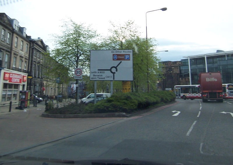 Edinburgh York Place at 7am... looking quiet.