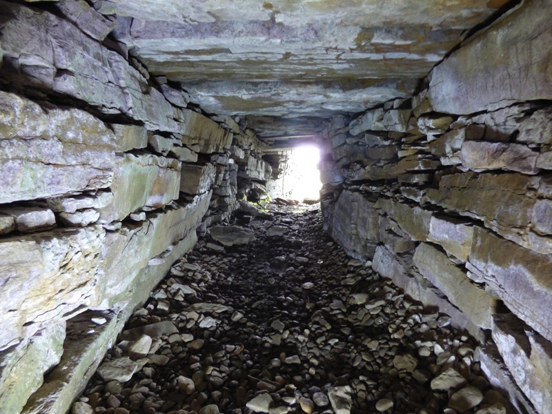 Long narrow entrance to Wideford cairn