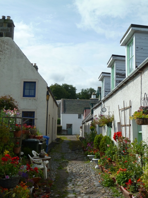 Cromarty Vennel with flowers Cromarty Vennel with flowers