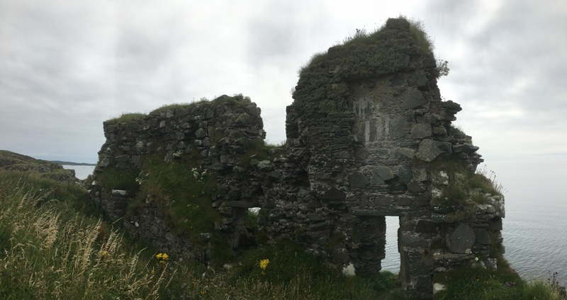 Dunyvaig Castle ruins Dunyvaig Castle ruins