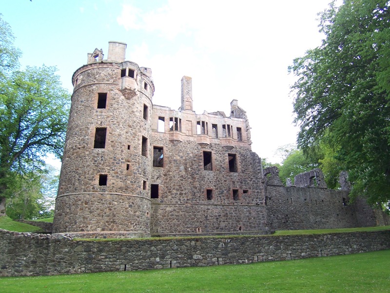 Grand facade of Huntly Castle as viewed from the approach road Grand facade of Huntly Castle as viewed from the approach road